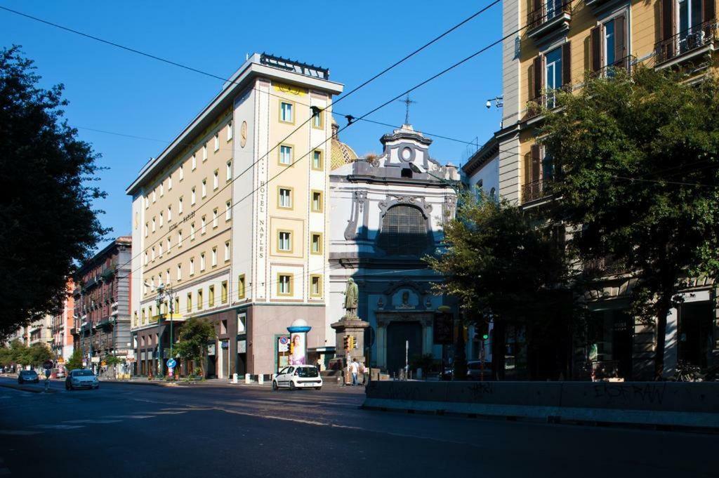 נאפולי Umberto I° Suite & Spa מראה חיצוני תמונה